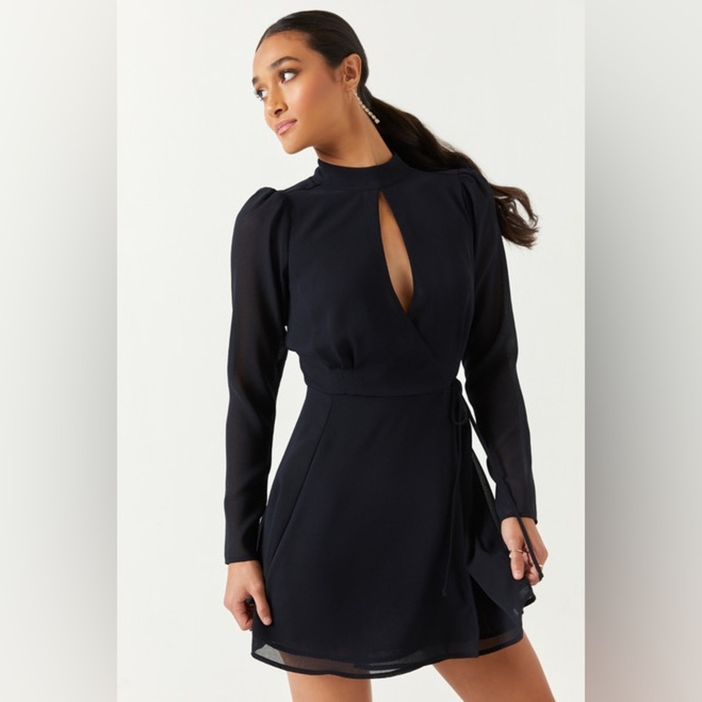 FRANCESCA’S Keyhole Mini Dress